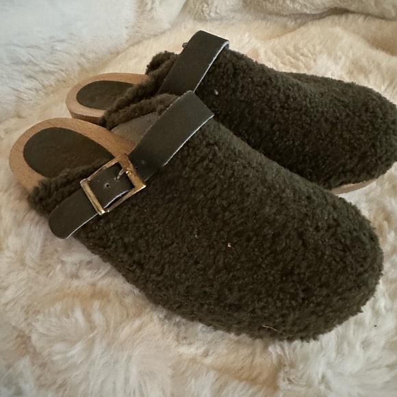 Lintervale green fuzzy clog - Picture 2 of 3